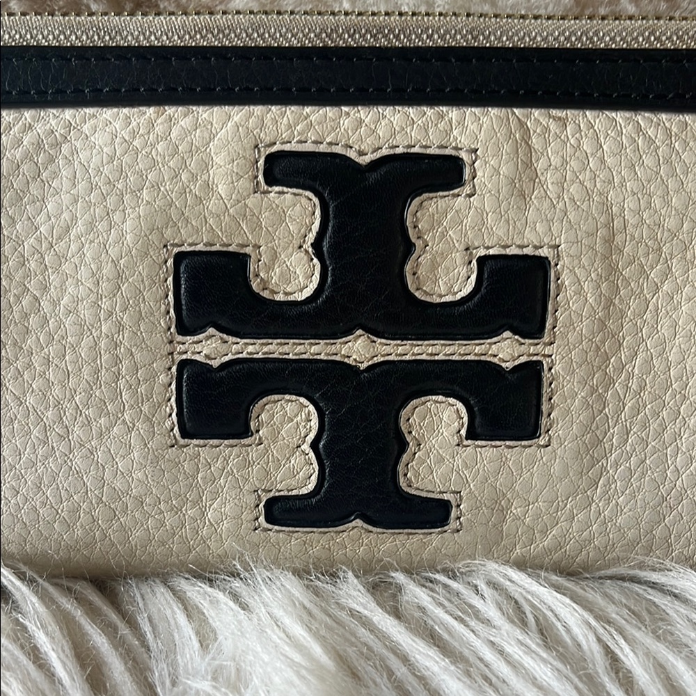 Tory Burch Black and Cream Clutch - Picture 2 of 5